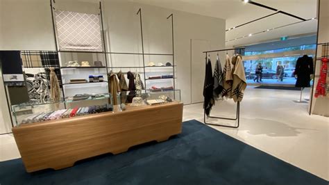 burberry bloor street toronto.